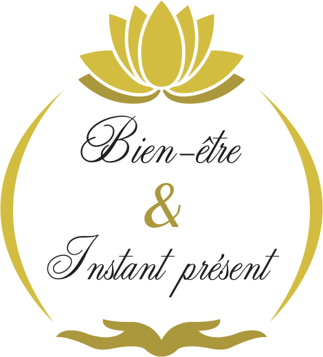 logo de bien être et insatnt présent , des mains soutiennent les énergies vers l'épanouissement symbolisé par une fleur de lotus dorée